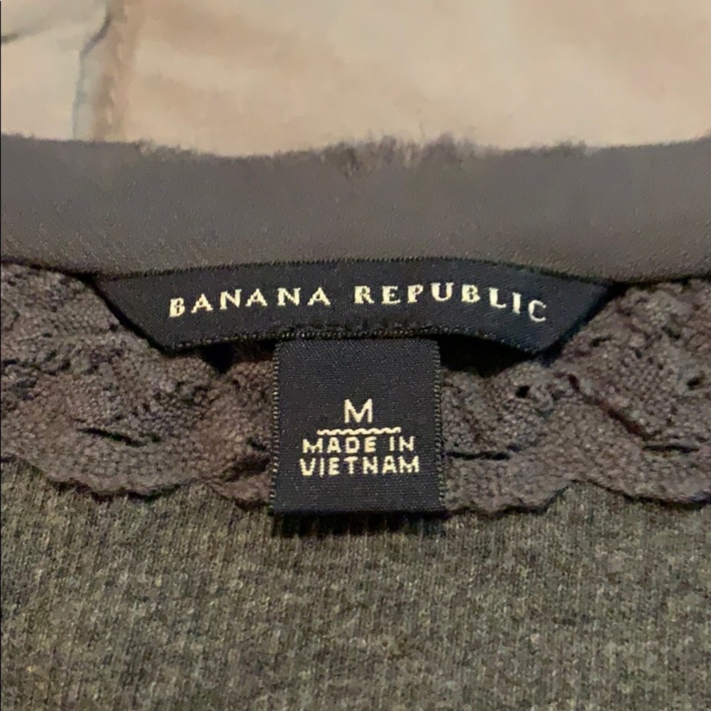 Banana Republic gray scoop neck with ruffles EUC - Picture 7 of 8